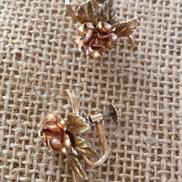 21-Krementz Vintage Gold & Rose gold earrings - Picture 5 of 8